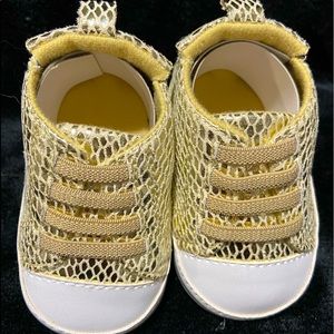 My First Shoes Gold and white Baby Girl